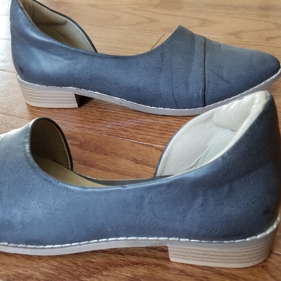 Journee Collection
Laken Flat Shoe - Picture 4 of 4